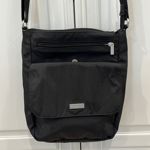 Baggallini Handbags - BAGGALLINI i crossbody travel bag.  Never used.             9” W x 11” H x 3”D